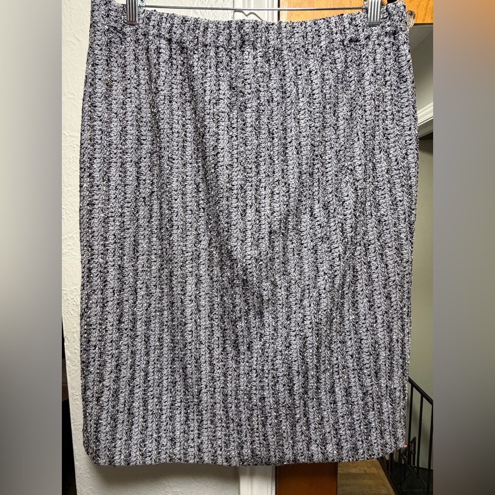 St. John Collection Silver-Gray Ribbed Knit Pencil Skirt size 16